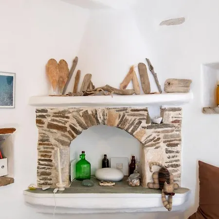 بيت للعطل Traditional Stonebuilt House باروس