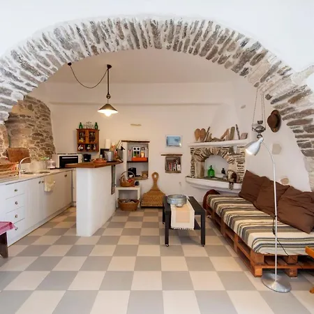 Vakantiehuis Traditional Stonebuilt House *